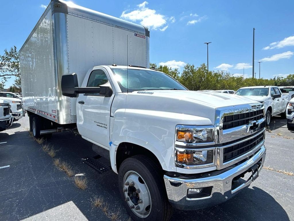 2023 Chevrolet Silverado 5500HD | Regular Cab | 18ft Box Van | 2wd | Diesel - New Work Trucks