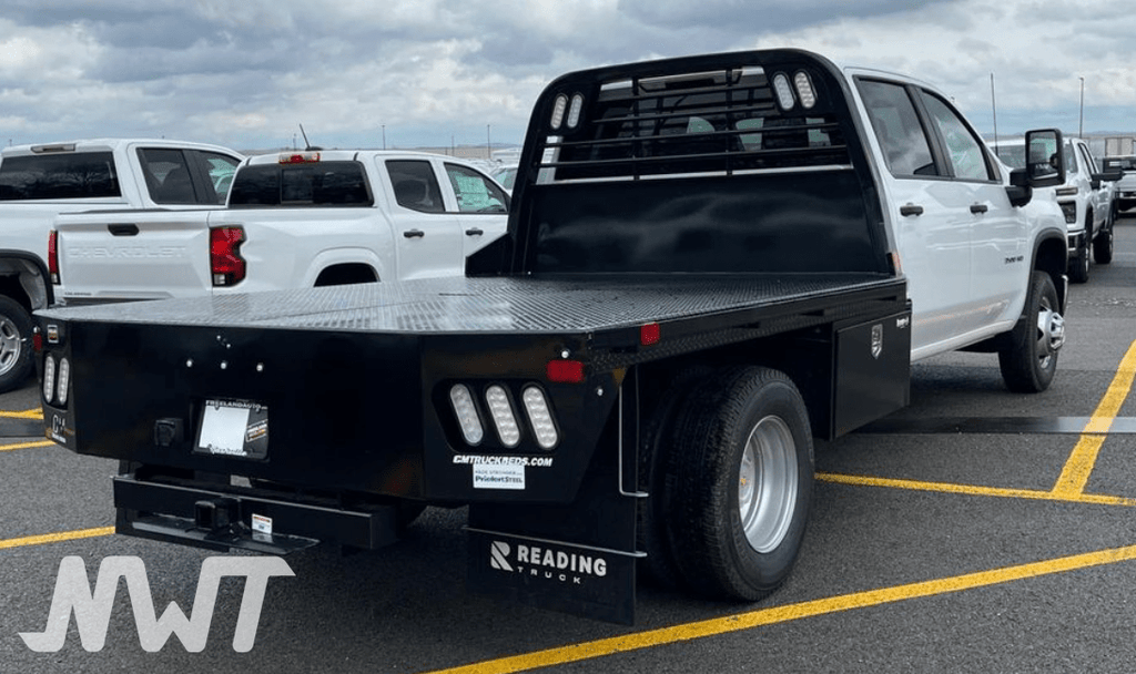2024 Chevrolet Silverado 3500HD | Crew Cab | Gooseneck Flatbed | 4wd - New Work Trucks