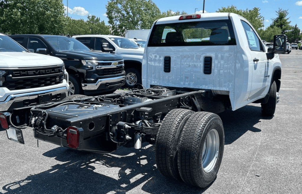 2024 Chevrolet Silverado 3500HD | Regular Cab | Chassis (60 CA) | 2wd - New Work Trucks
